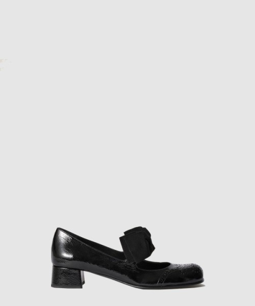 미우미우 페이턴트 가죽 리본 펌프스 5I363E