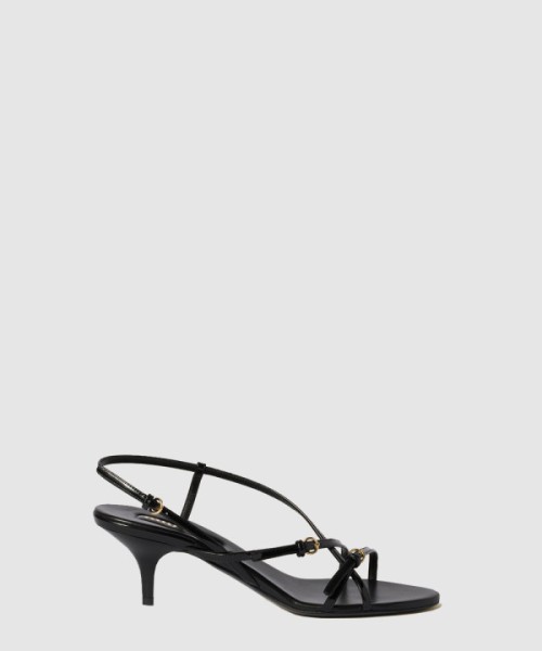 미우미우 에나멜 가죽 버클 샌들 5X342E