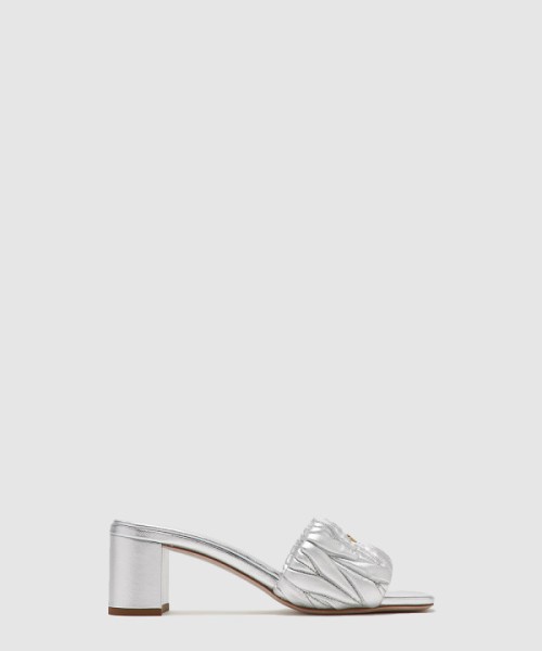 미우미우 마틀라세 나파 가죽 슬라이드 5XX657