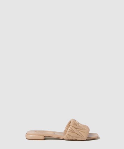 미우미우 마테라쎄 나파 가죽 슬라이드 5XX605