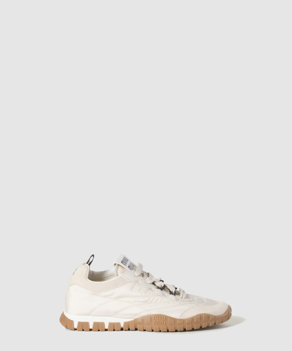 미우미우 타이어 기능성 소재 및 스웨이드 스니커즈 5E417E