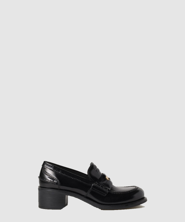 미우미우 브러쉬드 가죽 로퍼 5D276E