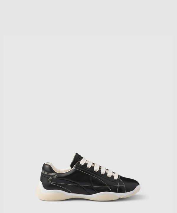 프라다 나파 가죽 스니커즈 1E942N