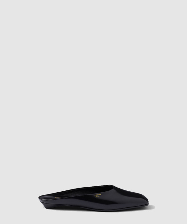 프라다 브러시드 레더 뮬 1S825N