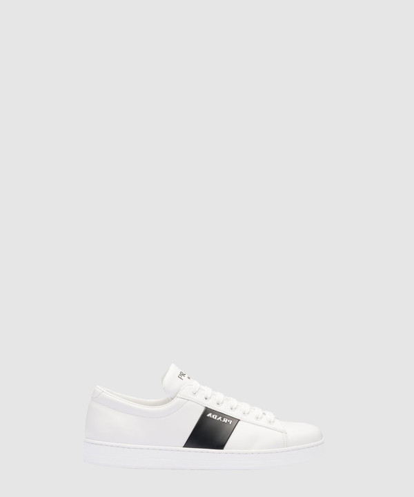 프라다 브러시드 가죽 스니커즈 2EE389