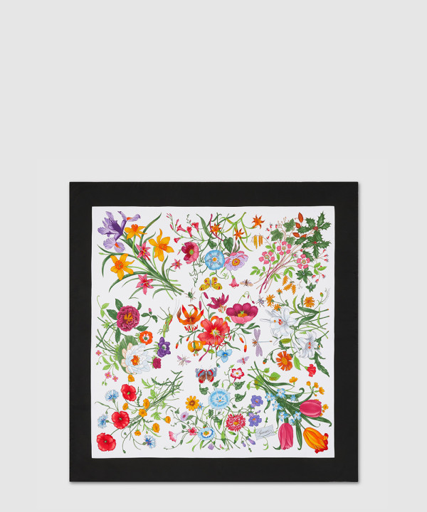 구찌 프린트 실크 트윌 까레 821061