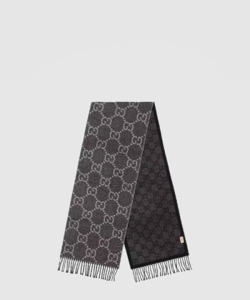 구찌 태슬 디테일의 GG 자카드 니트 스카프 676610