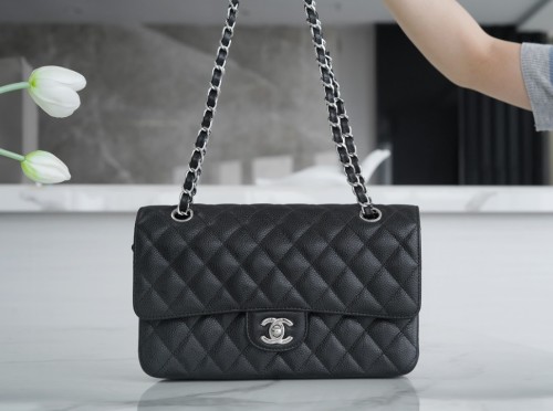 샤넬 클래식 미듐 블랙 은장 캐비어