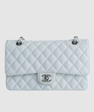 샤넬 클래식 미듐 화이트 은장 캐비어