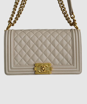 샤넬 보이백 미듐 라이트베이지 금장 캐비어