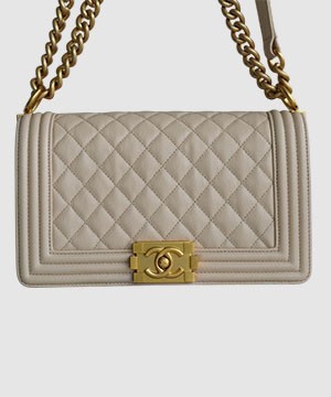 샤넬 보이백 미듐 라이트베이지 금장 캐비어