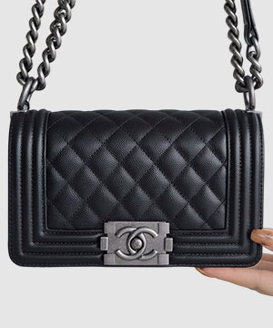 샤넬 보이백 스몰 블랙 은장 캐비어