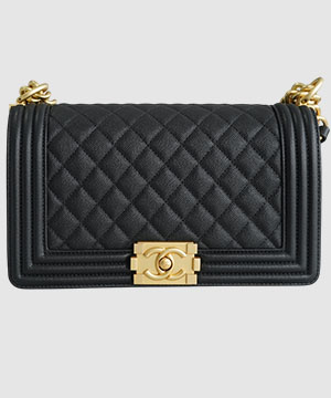 샤넬 보이백 미듐 블랙 금장 캐비어
