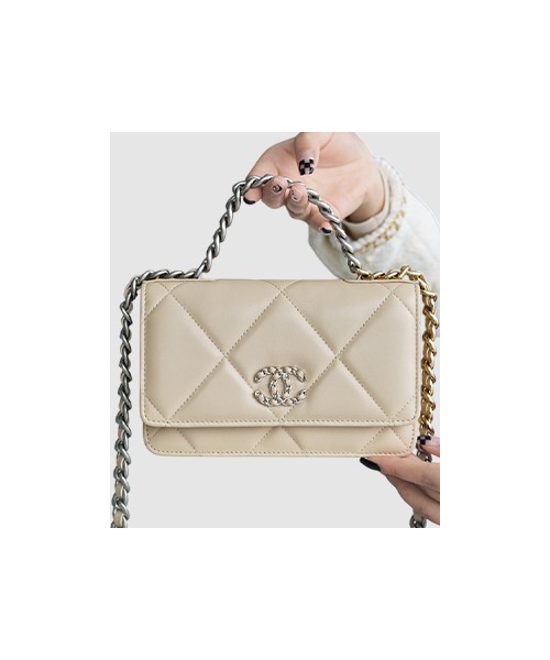 샤넬 19 WOC 턴락 램스킨 베이지 은장