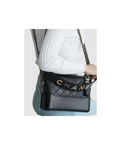 샤넬 클래식 가브리엘 스트랩 로고 호보백 미듐