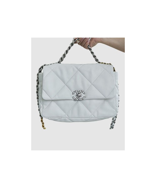 샤넬 19백 미듐 체인 램스킨 화이트