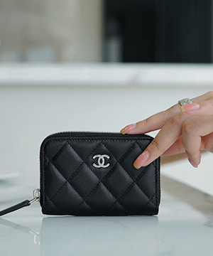 샤넬 클래식 지퍼 동전 지갑 캐비어 은장 AP0216