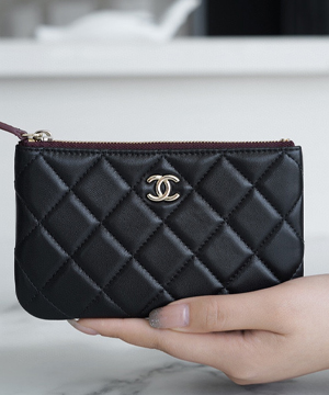 샤넬 클래식 미니 파우치 램스킨 은장 A82365