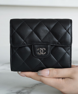 샤넬 클래식 체인 카드지갑 램스킨 은장 AP0238