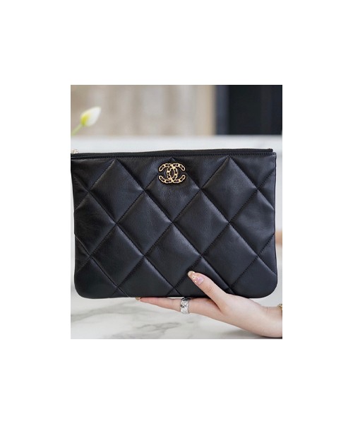 샤넬 19 클러치 백 램스킨 금장 AP0952