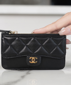 샤넬 클래식 플랫 지퍼 카드지갑 램스킨 금장 AP2570