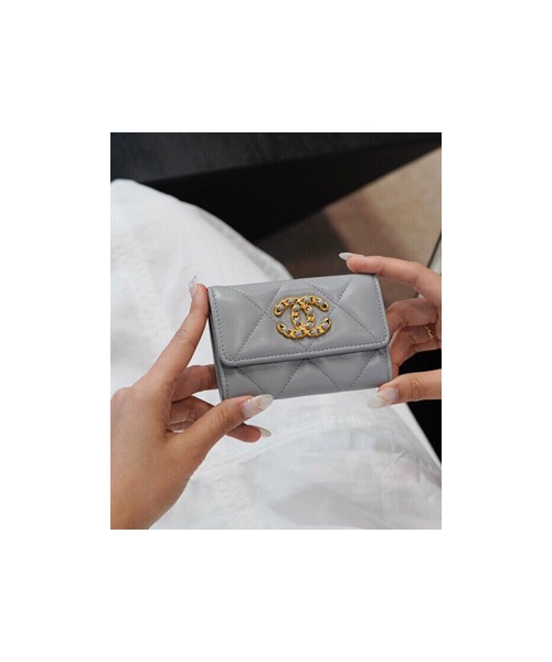 샤넬 19 플랩 카드지갑 램스킨 금장 소라 AP1790