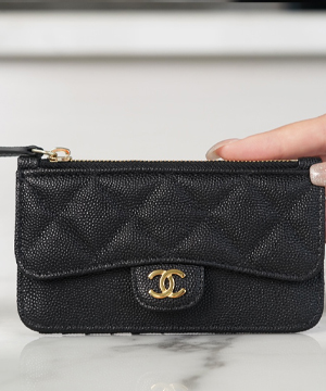 샤넬 클래식 플랫 지퍼 카드지갑 캐비어 금장 AP2570