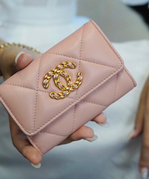 샤넬 19 플랩 카드지갑 램스킨 금장 핑크 AP1790