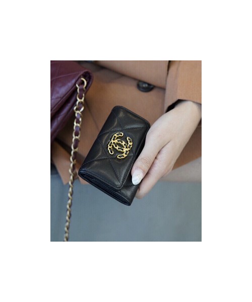 샤넬 19 플랩 카드지갑 램스킨 금장 블랙 AP1790