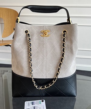 샤넬 25공방 스웨이드 투톤 숄더백 AS5635