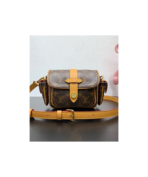 루이비통 카고 웨어러블 월릿 M14742