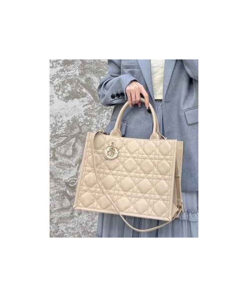 디올 북 토트 레더 스트랩 미디움