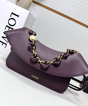 로에베 OLA 올라 미디엄 레더 숄더 AP22P22