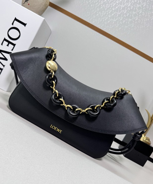 로에베 OLA 올라 미디엄 레더 숄더 AP22P22