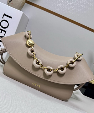 로에베 OLA 올라 미디엄 레더 숄더 AP22P22