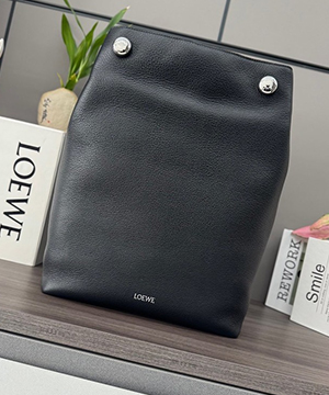 로에베 페블 호보백 카프스킨