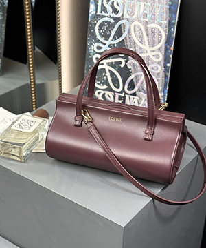 로에베 스몰 클래스프 백