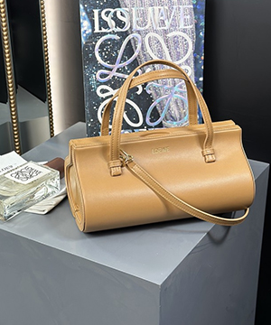 로에베 스몰 클래스프 백