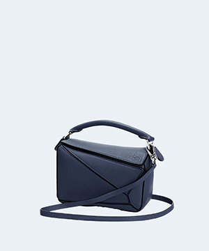 로에베 클래식 카프스킨 미니 퍼즐 백 네이비
