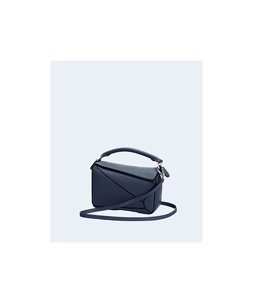 로에베 클래식 카프스킨 미니 퍼즐 백 네이비