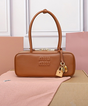 미우미우 레더 탑핸들 보 백 5BB173