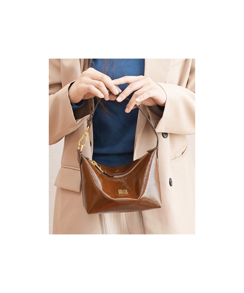 미우미우 나플락 페이턴트 가죽 숄더백