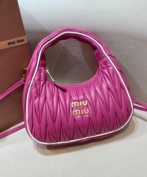 미우미우 완더 마테라쎄 나파 호보백 5BC125