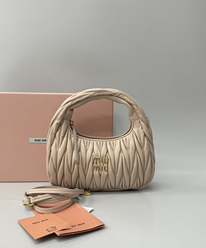 미우미우 스몰 완더 마테라쎄 나파 호보백