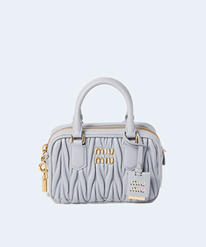 미우미우 스몰 아르카디 마테라쎄 나파 가죽백 콘플라워