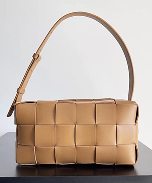 보테가베네타 브릭 카세트