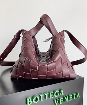 보테가베네타 인트레치아토 볼링 카세트 백 730327