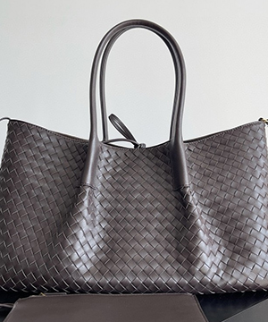 보테가베네타 피나코테카 43