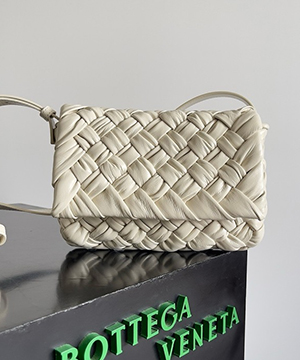 보테가베네타 포맷럼플 쁘띠 메신저 미니