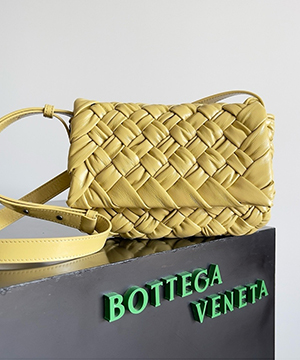 보테가베네타 포맷럼플 쁘띠 메신저 미니